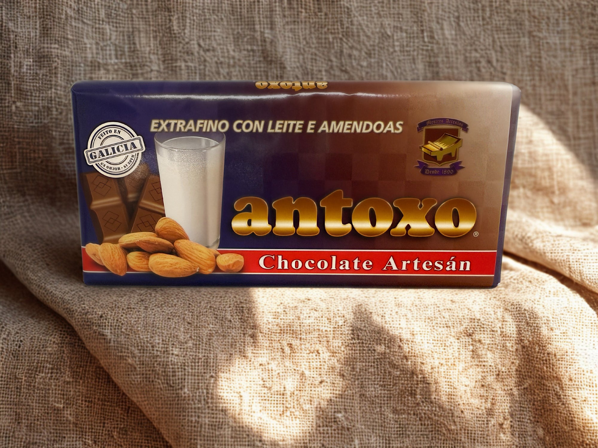 Chocolate artesano extrafino con almendras - ANTOXO